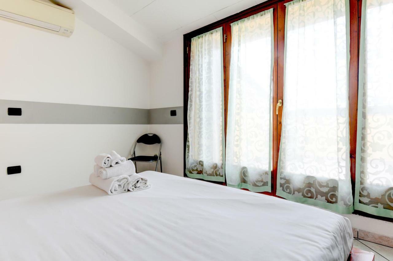 סירמיונה Sarno Apartments Caravaggio מראה חיצוני תמונה