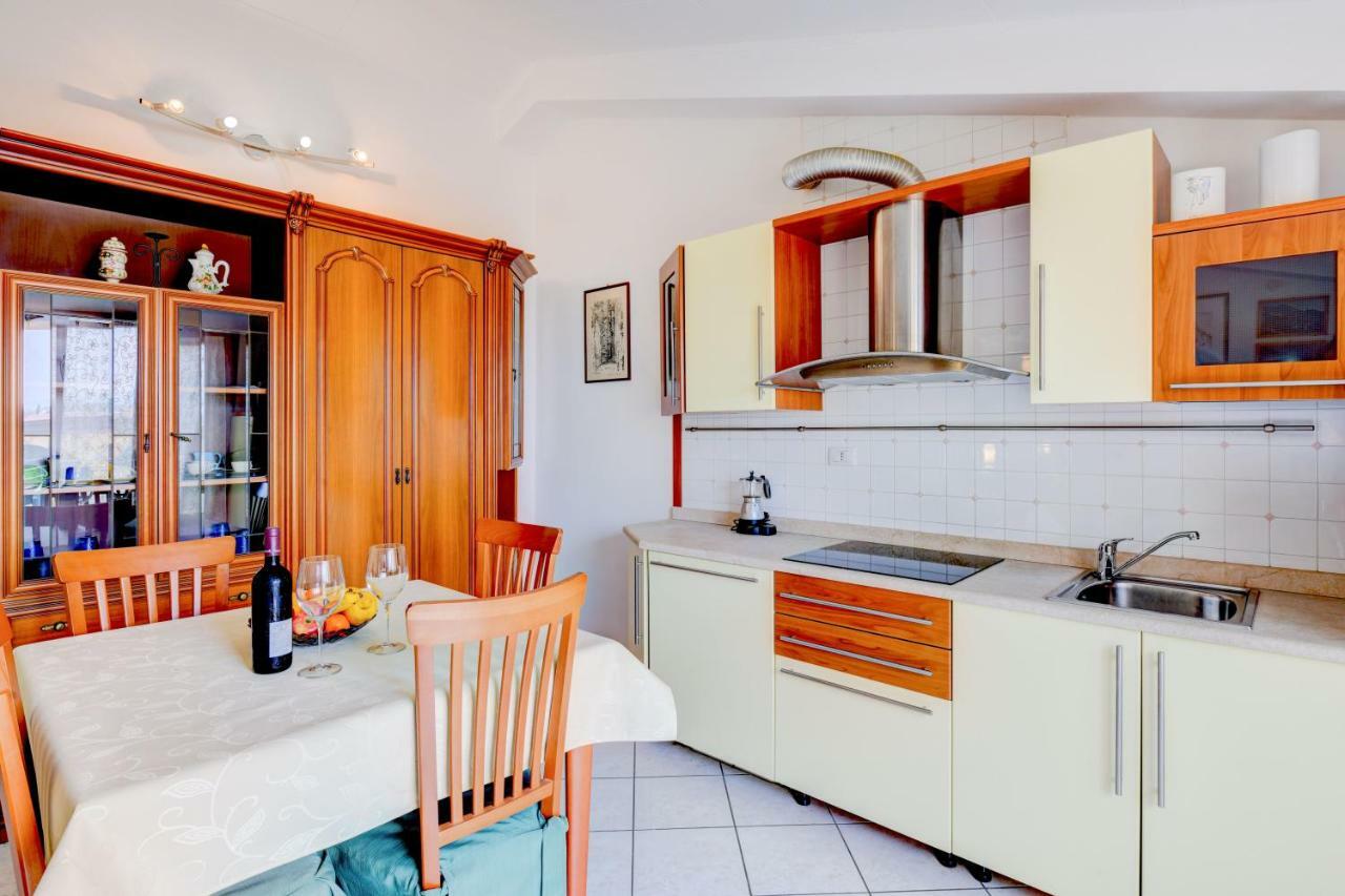 סירמיונה Sarno Apartments Caravaggio מראה חיצוני תמונה